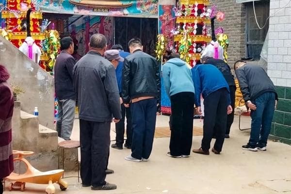 农村兴起“一日丧”，气的老人直骂“不孝”，真的有违孝道吗？