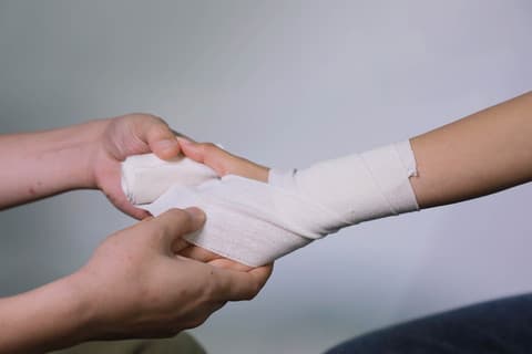 一根肋骨骨折能构成轻微伤吗