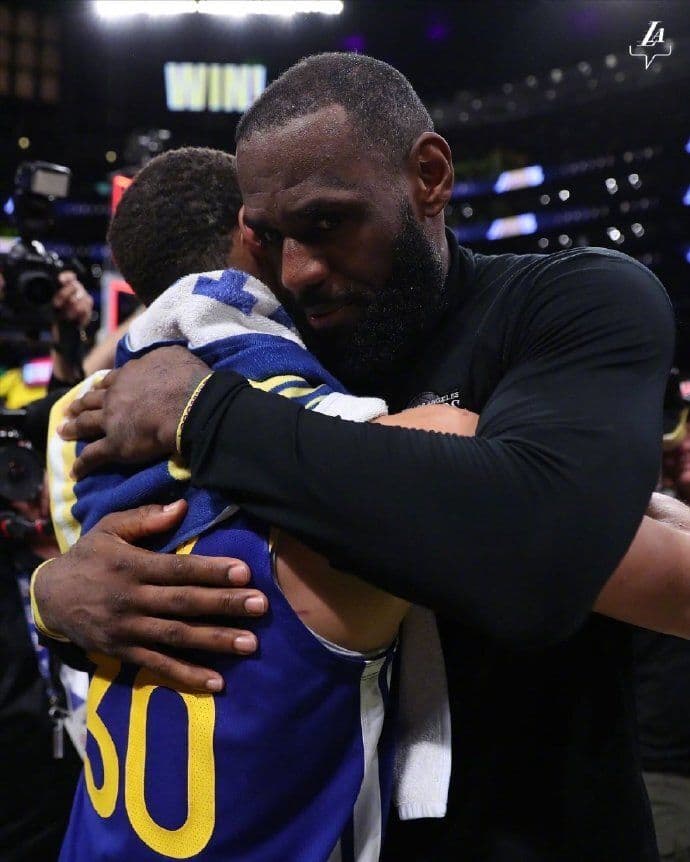 詹库十年！双骄争雄缔造NBA新时代 三维度对比库里略胜詹姆斯