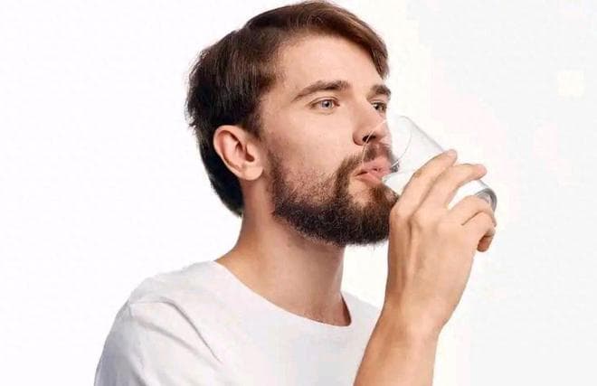 喝水也有讲究，建议过了60岁后，冬天喝水要注意这5点