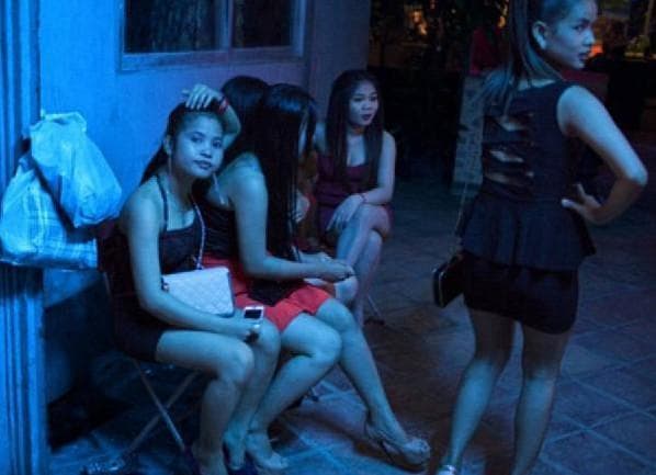 揭秘“艾滋病飞碟说”：科幻与现实的迷雾交织