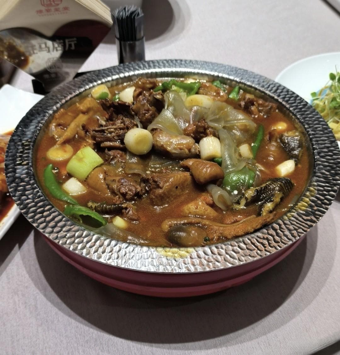 小鸡炖蘑菇：年味大餐的鲜美传奇！