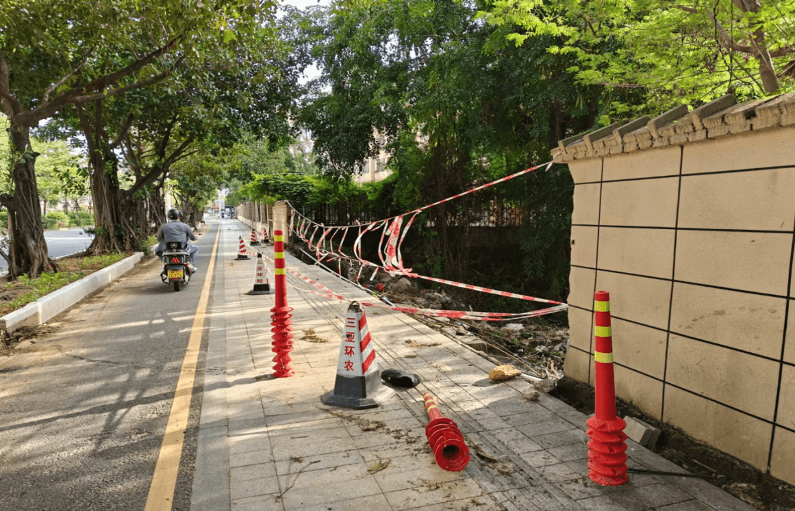 三亚：围墙倒塌无人认领，“三位一体”机制现场督办解难题