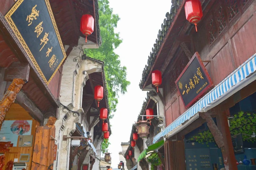 多元业态点亮“夜经济”，老街文旅消费激发新活力