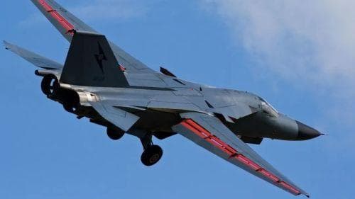 美国F-111战斗轰炸机为何被称为一代神机？
