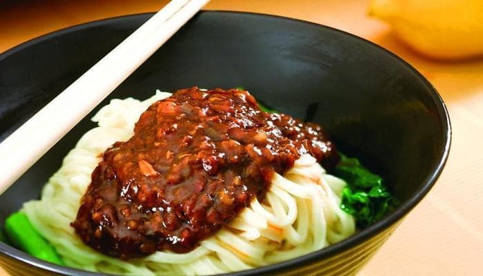 香辣蘑菇炸酱面的做法（以新颖的配料让你品尝不一样的炸酱面）