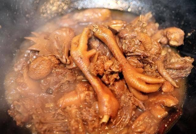 炖鸡时，焯水还是不焯水？弄懂这一点，鸡肉鲜嫩不腥，味道好