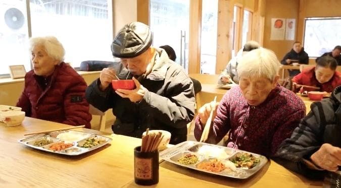 成都武侯区社区食堂十年探索：从纯公益到“公益+商业”新模式