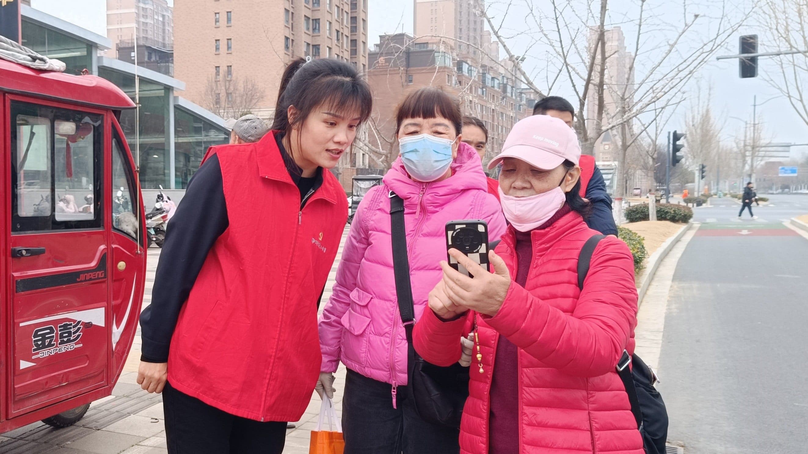 交通运输系统多措并举迎战雨雪寒潮 全力守护市民出行安全