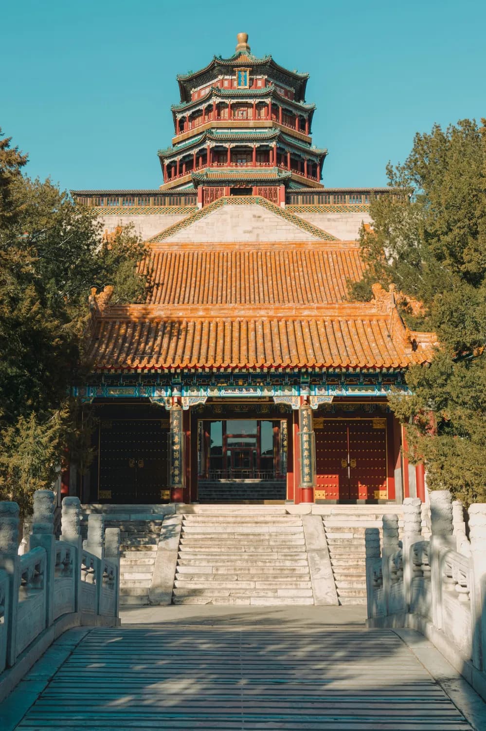 权力与亲情的较量：光绪帝与慈禧太后的最后十年