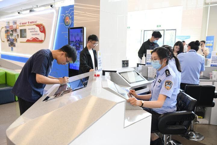 20天缩短至7天！杭州出入境“三本证”换证补发可全程网办