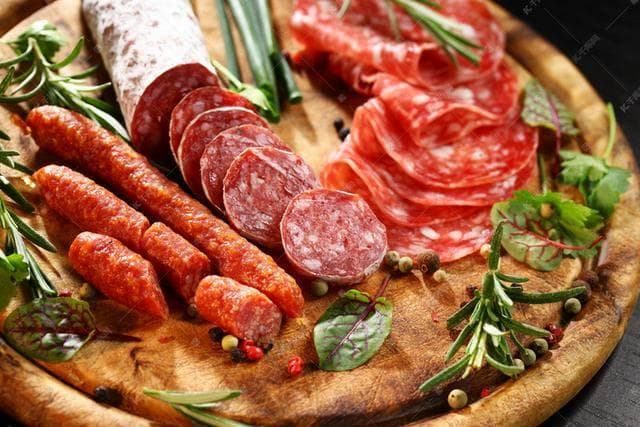 纯肉VS含淀粉：腊肠与香肠的五大差异全解析