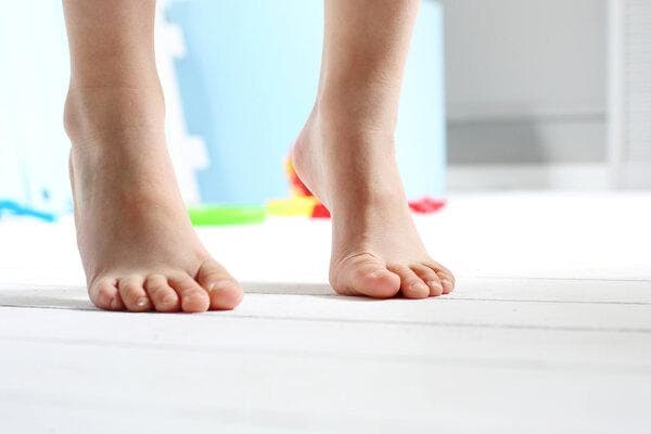 小孩子脚踝疼是什么原因