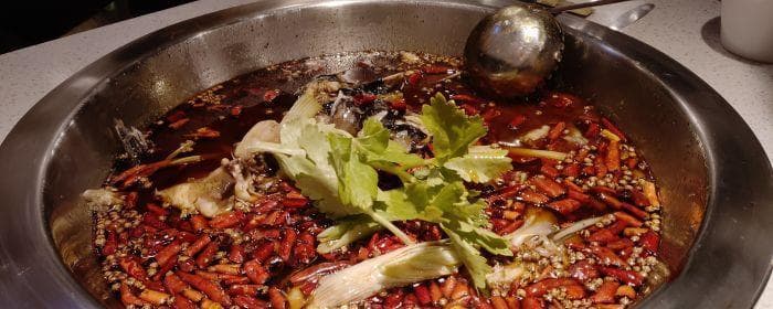 鱼头火锅：传统美食的制作工艺与文化内涵