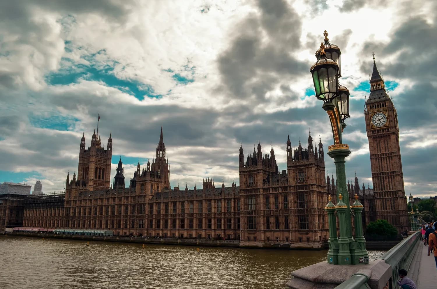英国企业裁员潮来袭，投资策略怎么变？