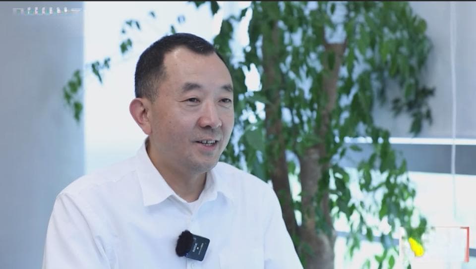 “高调”陈行甲：从“网红书记”到职业公益人