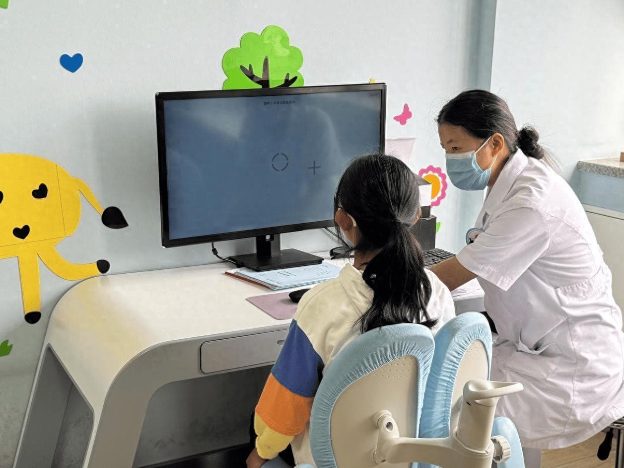 制定个性化视觉训练计划 11岁弱视女孩矫正视力由0.3提升至1.0