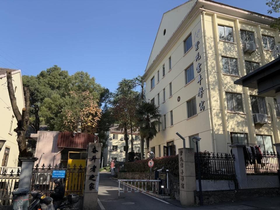 每人每天租住成本仅10元左右，杭州“骑手公寓里”的小哥们
