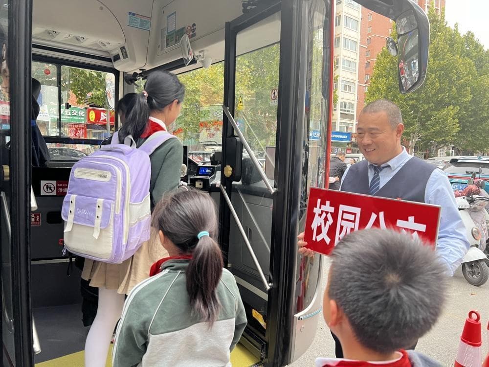 出站见车、上车即走！郑州公交“车等人”走进现实
