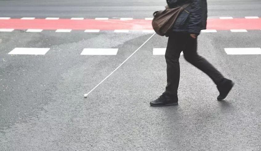盲人出行难题与智能科技解决之道：困境与突破