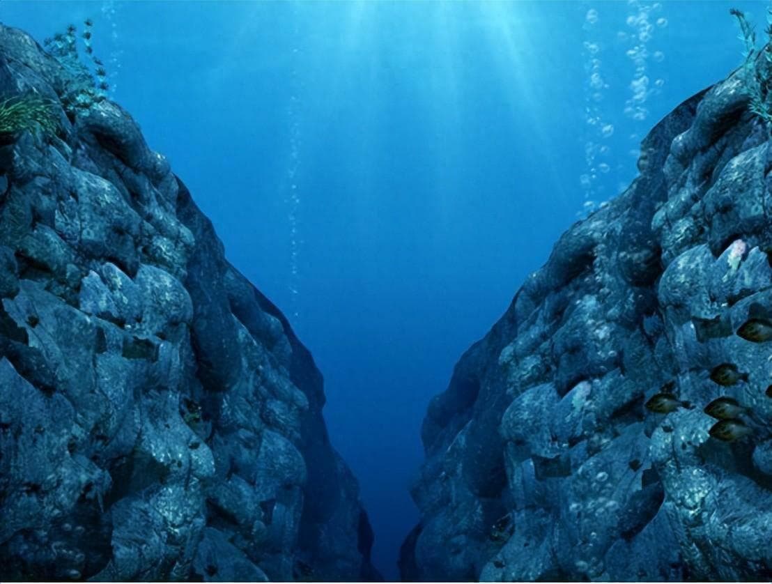 世界上最深的马里亚纳海沟，有多深？海沟中是否有海洋生物生活？