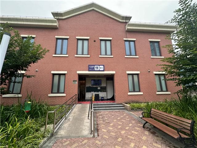 苏州河华政附近公厕调查：智能化升级获赞，但仍存夜间开放等短板