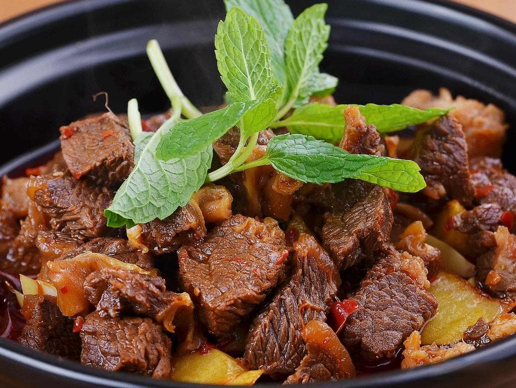 牛肉为何一炖就柴？加这4种香料，牛肉又嫩又滑不塞牙，越炖越香