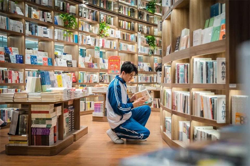 AI浪潮下，学校教育如何坚守"人的价值"高地？