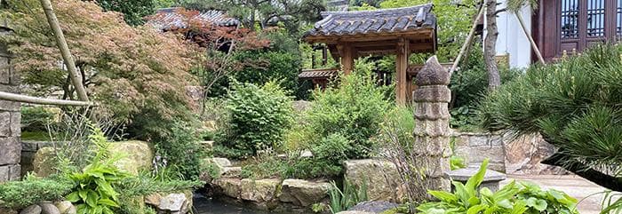 佛教寺庙建筑：对称美学与宗教符号的文化解读