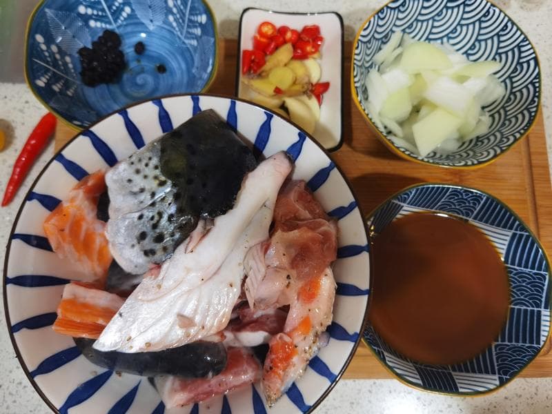 三文鱼头煲：鲜美浓郁的美味汤品