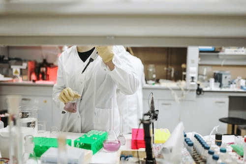 基于标准品的定量分析方法在药物质量控制中的应用