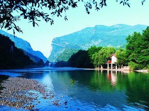 龙潭河景区：自然奇观与绝美风光的完美融合