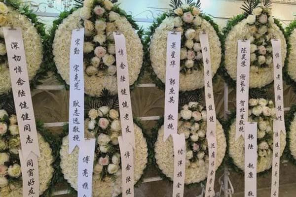 写好花圈挽联照片文案：10个关键要点
