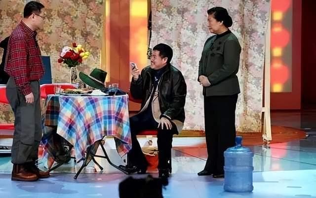 赵本山春晚经典回顾：从意外"睡场"到21年艺术传奇