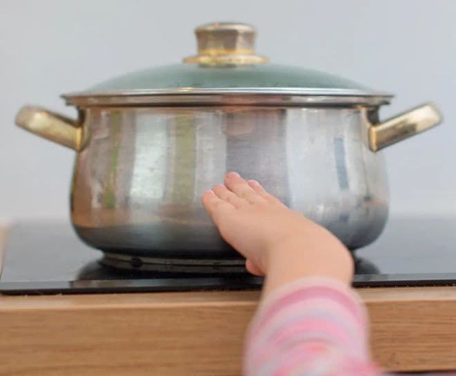 孩子被烫伤了怎么办？这份预防与急救指南，有娃家庭必备！