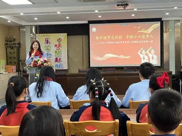 巧借热点启智润心！多图直击“励耘”思政第一课现场