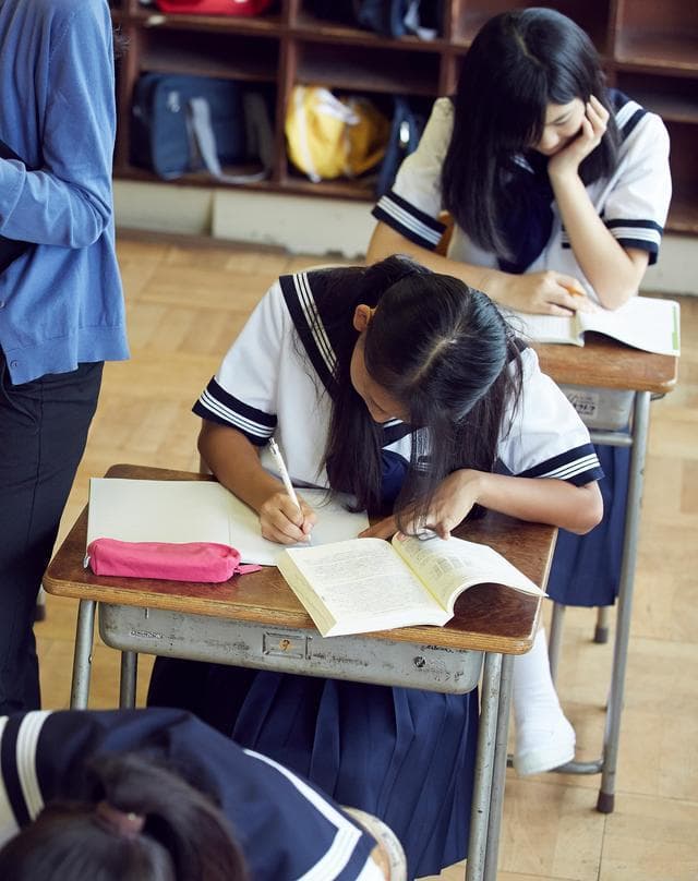 初中生面临巨大压力：揭示家长焦虑的真实原因。