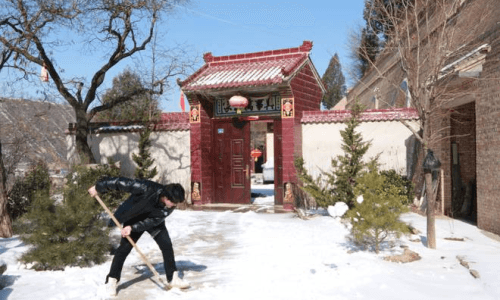 大年三十上坟：传统习俗与现代情感的交织
