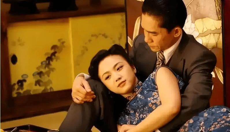 自然真实，情感细腻：汤唯在《色戒》中的演技剖析