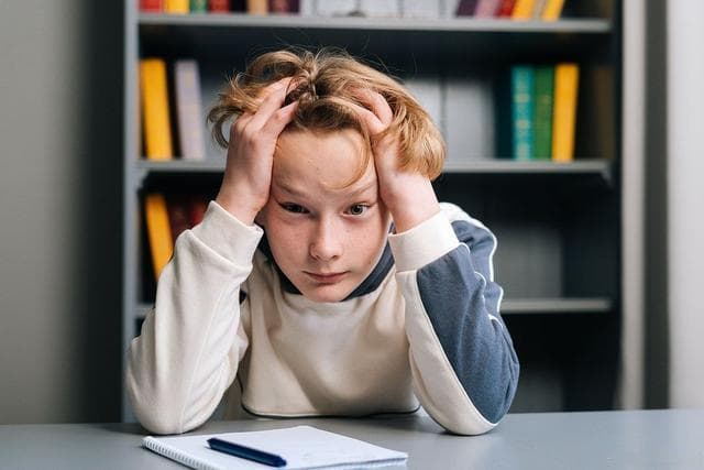 8种科学方法助孩子缓解压力，父母必学的情感支持指南