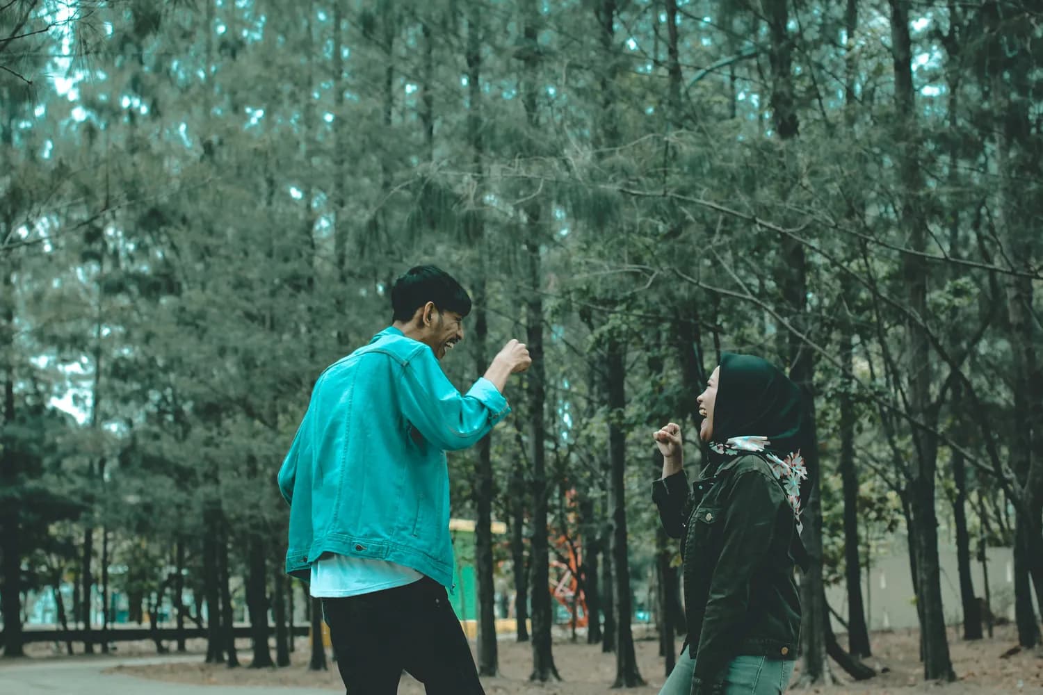 黄子韬徐艺洋：从《创造营》师徒到夫妻的曲折爱情路
