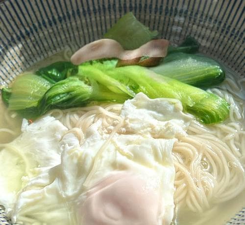 清汤挂面跑马标准早餐：健康营养的完美选择