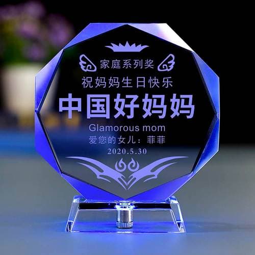 送给妈妈礼物为什么让她高兴？——基于情感表达与心理需求的深层解读