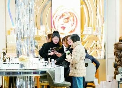 江苏南京：女性消费市场 处处繁花似锦
