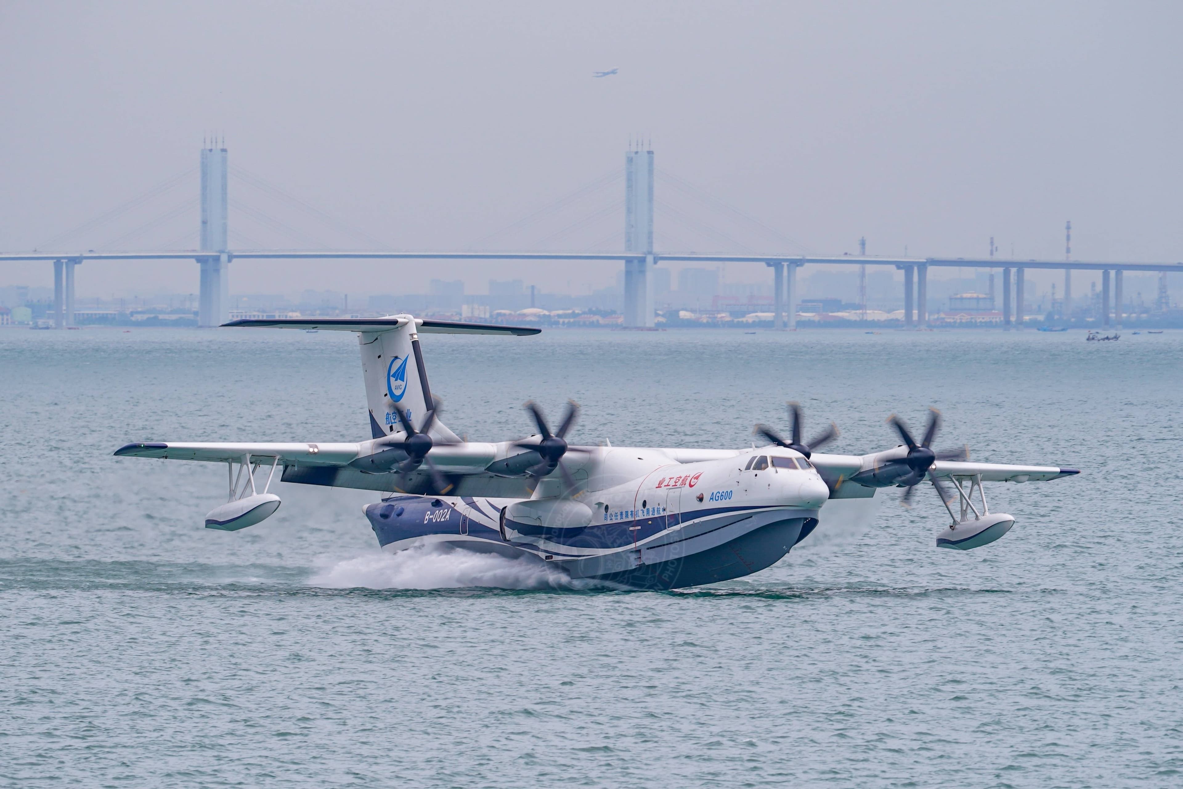 鲲龙AG600：中国航空工业的水中蛟龙与空中鲲鹏