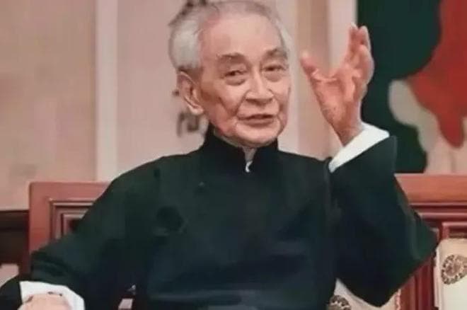 老人下葬后，遗像该如何处理，是烧掉还是保存，切记不能乱放！