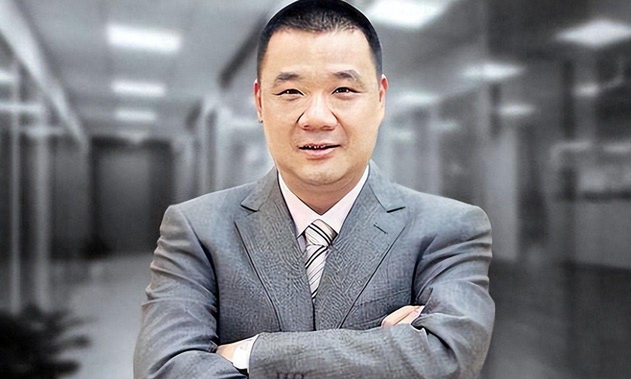 财务造假880亿，儿子花7000多万买豪车，这富豪被判刑真大快人心