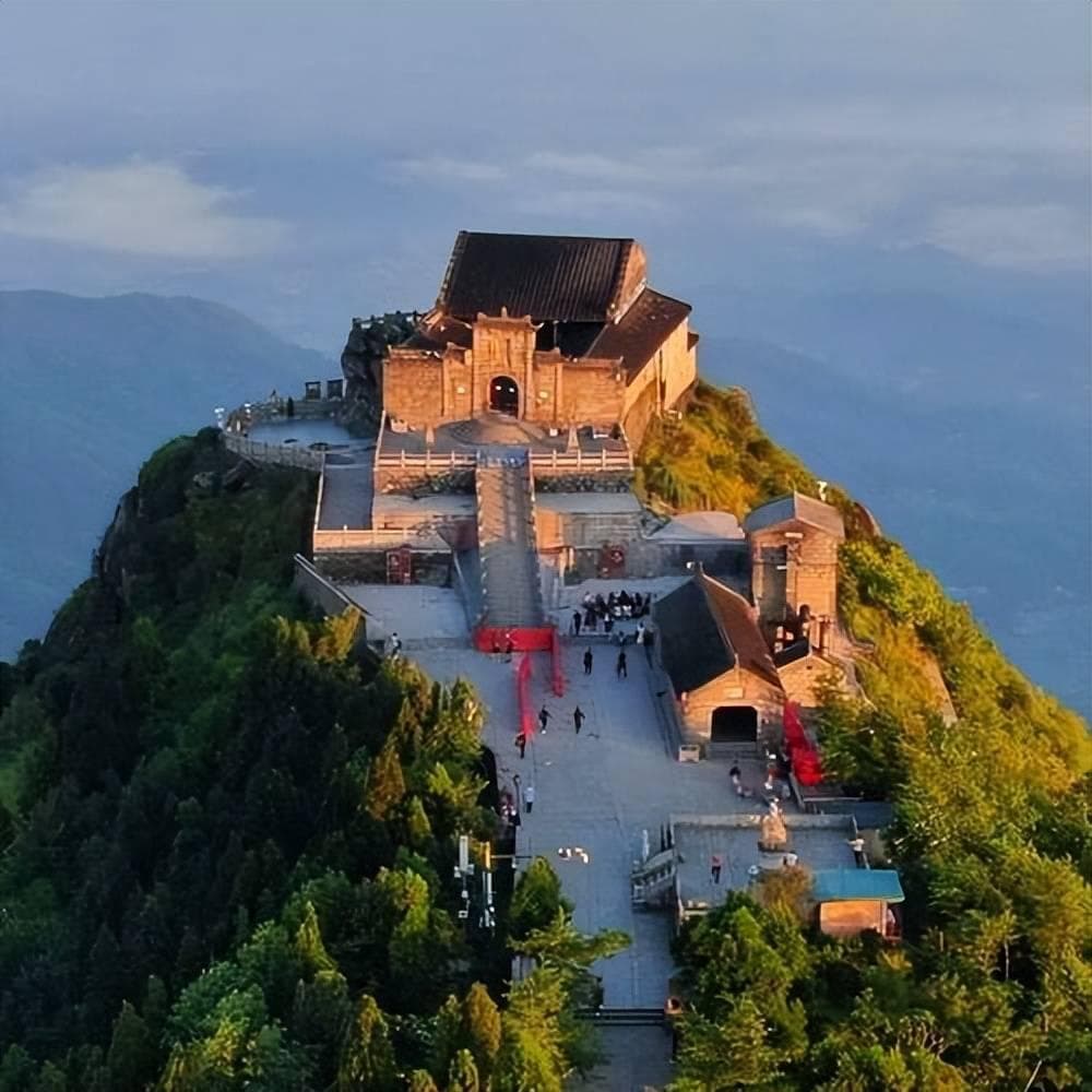 衡山旅游攻略：必去十大景点排行榜，邂逅南岳衡山的灵秀与古韵