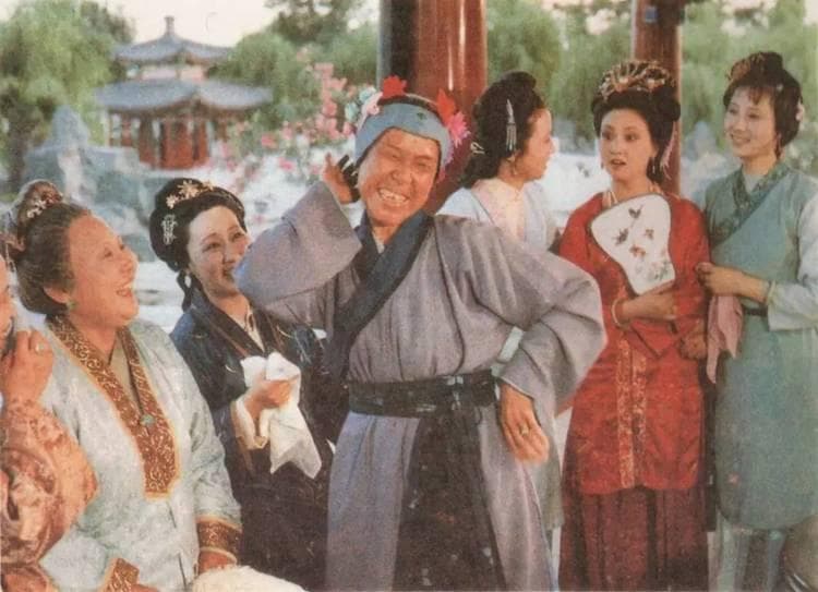 与贾府毫无瓜葛的刘姥姥被善待，为什么立下大功的焦大却被虐待？