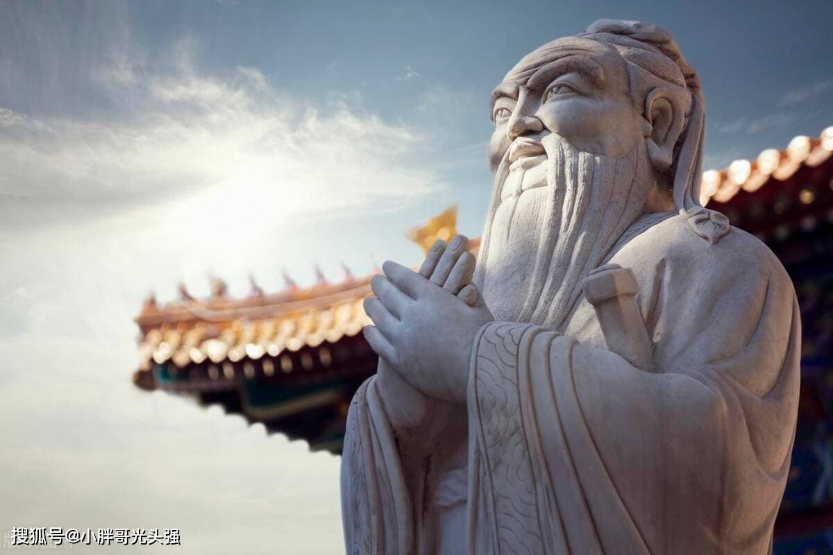 成语“出类拔萃”最初是称赞哪位历史人物才德出众？孔子还是墨子